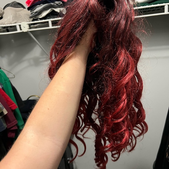Red/black highlighted wig - Picture 2 of 2